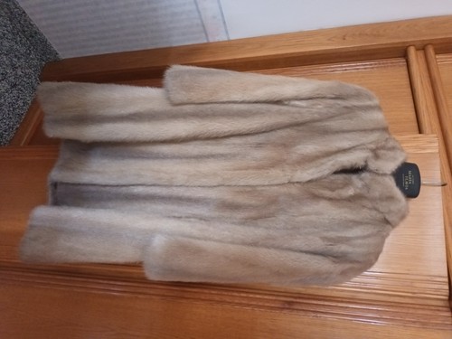 Pelliccia visone colore - di,
